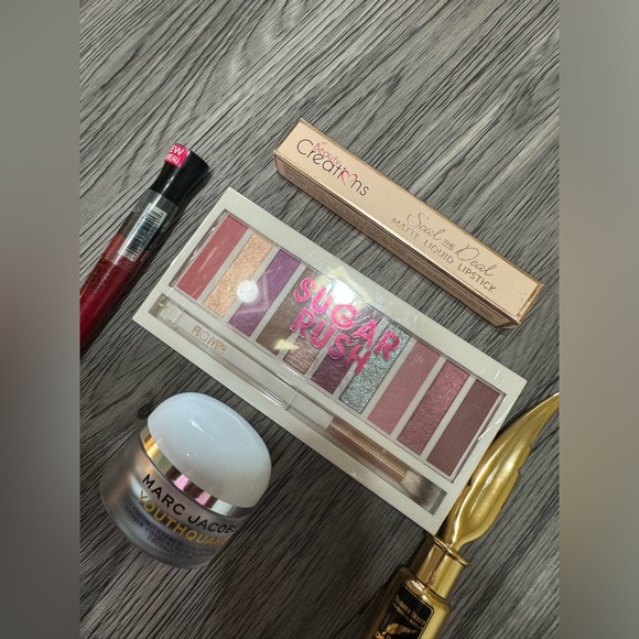Mystery Beauty Box - Assorted Makeup, skincare & accessories SEE EXAMPLE PHOTOS - Picture 6 of 11